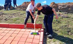 Seyitömer Ortaokulu öğrencilerinden anlamlı 23 Nisan davranışı