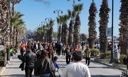 Silivri'de güneşli havayı fırsat bilenler sahile akın etti