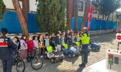 Sinop'ta minikler trafiği eğlenerek öğrendi