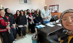 Sinop'ta öğrencilerden öğretmenlere çiçek