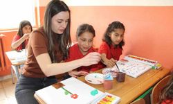 Şırnak'ta çocukların dilekleri 106 balonla gökyüzüne taşındı