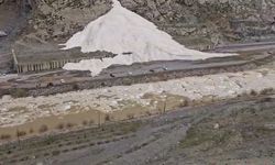 Sümbül Dağı'nda çığ devam ediyor