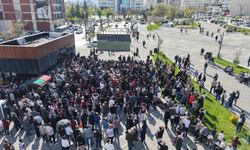 Taraftarlar Elazığspor maçını kentin göbeğinde dev ekrandan izledi