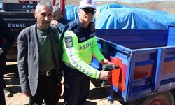 Tarla bahçe sezonu başlarken jandarmadan traktör kazalarına reflektörlü önlem