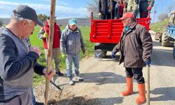 Tokat'ta köy halkı el ele vererek 5 kilometrelik yolu yeniledi
