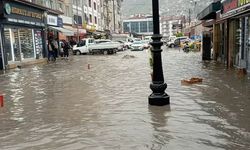 Tokat'ta sağanak yağış yolları göle çevirdi