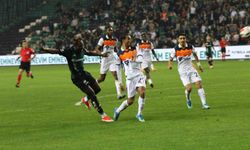 Trendyol Süper Lig: Kocaelispor: 0 - Başakşehir: 0 (İlk yarı)