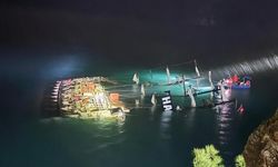 Tur teknesi kayalıklara çarpmıştı, bir kişinin cansız bedenine ulaşıldı