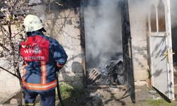 Tuşba'da odunluk yangını
