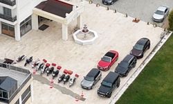 Tutuklu Başkan Yalım'ın sevgilisine aldığı milyonluk otomobil ve diğer araçlar, kayyım atanan otele getirildi