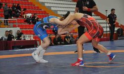 U15 Türkiye Güreş Şampiyonası Kars'ta devam ediyor