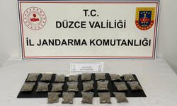 Uyuşturucu maddeleri paketlerken yakalandı