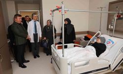 Vali Aydoğdu, hastaların durumu hakkında bilgi aldı
