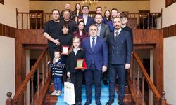 Vali Sözer 'Yılın Okuru' ödüllerini takdim etti