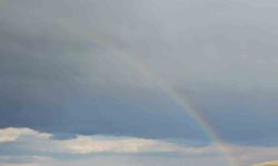 Yağmursuz havada ortaya çıkan gökkuşağı hayran bıraktı