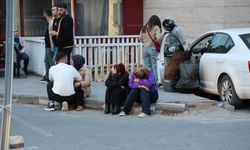 Yaralı öğrencilerin ailelerinin hastane önündeki bekleyişi sürüyor