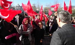 Yeni haftaya bayrak, vatan, milli ve manevi değerler anlatılarak başladı