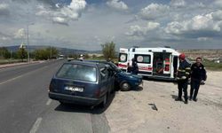 4 kişinin yaralandığı kaza güvenlik kameralarına yansıdı