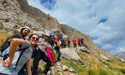 45 sporcu Kemaliye'nin zirvesinde buluştu