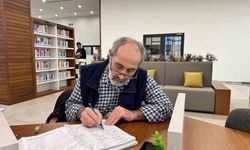 68 yaşında kütüphanede Osmanlıca ve Arapça öğreniyor