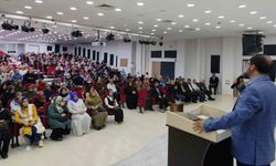 Adıyaman'da 'Dijital dünyada çocuk ve ebeveyn olmak' konferansı düzenlendi
