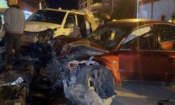 Alkollü sürücü 4 araca birden çarptı: 2 yaralı