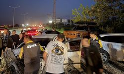 Antalya'da kontrolden çıkan otomobil park halindeki araçları hurdaya çevirdi: 4 yaralı