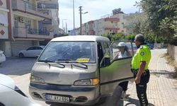 Aracın camına 'Basın' yazdı, evrakta sahtecilikten işlem yapıldı