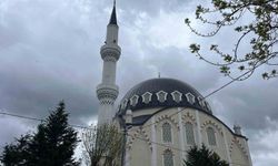 Arnavutköy'de rüzgarın etkisiyle caminin minaresi sallandı, iki bina tahliye edildi