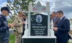Arpaçay'da bayramda duygulandıran şehitlik ziyareti