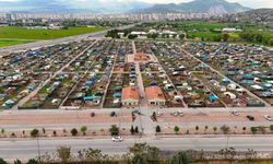 Başkan Büyükkılıç'tan hobi bahçesi sakinlerine atalık fide hediyesi