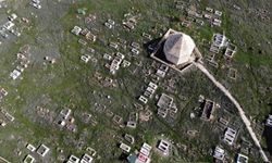 Bayburt'ta Hacı Kutlu Bey'in türbesinin bulunduğu mezarlık tarihe ışık tutuyor