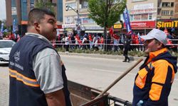 Bayramda görevlerini bırakmadılar: Temizlik işçilerinden takdirlik hareket