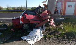 Bolu'da otomobil yön direğine çarptı: 2 ölü, 1 yaralı