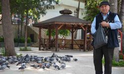 Bu bayramda eşini dostunu bıraktı, beslediği kuşlara koştu