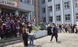 Bulanık Anadolu Lisesi'nde mezuniyet coşkusu