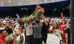 Bursa'da en özel askerlere renkli kına eğlencesi