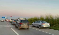 Bursa'da kurban kesim alanlarında kilometrelerce araç kuyruğu oluştu