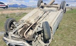 Çaldıran'da otomobil takla attı: 2 yaralı