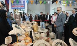 Çayırova'da el emeği göz nuru eserler görücüye çıktı
