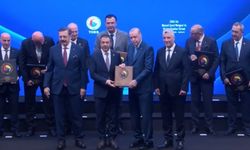 Cumhurbaşkanı Erdoğan'dan DTO Başkanı Erdoğan'a 'Hizmet Şeref' plaketi