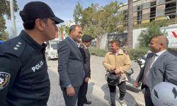 Datça'da motosiklet sürücülere ücretsiz kask dağıtıldı