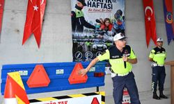 Demirci'de traktör sürücülerine reflektör dağıtımı yapıldı
