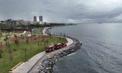 Depremin izlerinin silindiği İskenderun sahili ücretsiz nostaljik trenle şenlendi