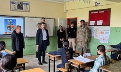 Dicle Kaymakamı Atış, öğrenci ve öğretmenlerle bir araya geldi
