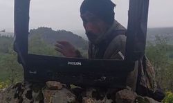 Elazığ'da çoban, kırık televizyonla hava durumu sunup doluya karşı uyardı