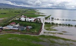 Elazığ'da üreticiler tedirgin: Çiftlikleri suyun altında kalmasın diye nöbet tutuyorlar
