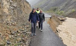 Erzincan Kemaliye'de sel hasarı: Yol çift yönlü kapatıldı