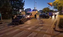 Eskişehir'de kavşakta iki otomobil çarpıştı: 2 yaralı