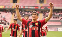Eskişehirspor Kaptanı Akın Akman, Eskişehirspor'a veda etti